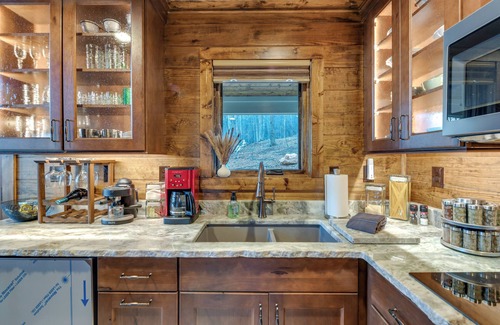Nellysford Apartamento | Couple's Getaway in Stoney Creek at Wintergreen!
