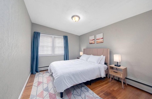 Marblehead Apartamento | Couples and beach lovers meet your needs in one location