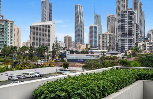 Surfers Paradise Apartamento | Couples Escape in Ruby Surfers Paradise - CoastHM