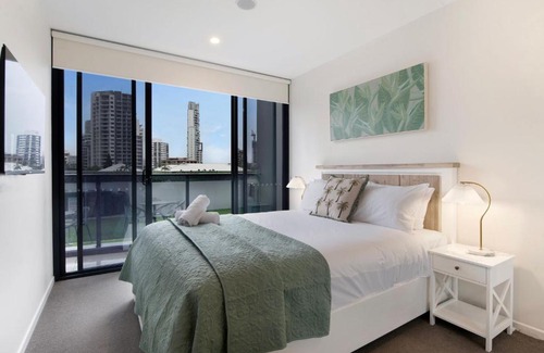 Surfers Paradise Apartamento | Couples Escape in Ruby Surfers Paradise - CoastHM