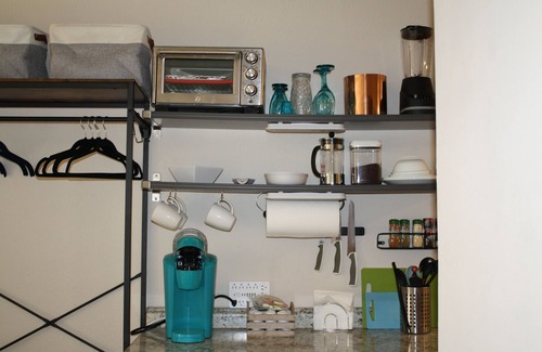 Whitfield Apartamento | Back to School Refresher with Waterfront views in Executive suite, book now.