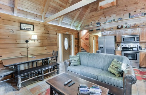 Branson Cedars Cabina | Romántico - Escapada perfecta para parejas - Bañera de hidromasaje - Chimenea