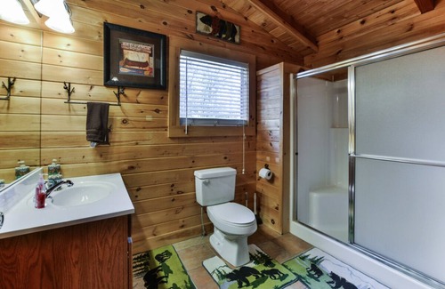 Branson Cedars Cabina | Romántico - Escapada perfecta para parejas - Bañera de hidromasaje - Chimenea