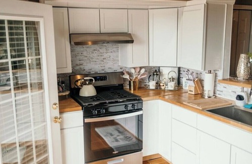 Merrillville Casa | Couples Getaway - Guesthouse/ In-Law Suite with Jacuzzi/Sauna/Pool
