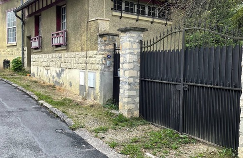 Marly-le-Roi Apartamento | ★Couples Getaway★30 min drive from Paris★ Bright & Cozy Countryside Flat 1BD
