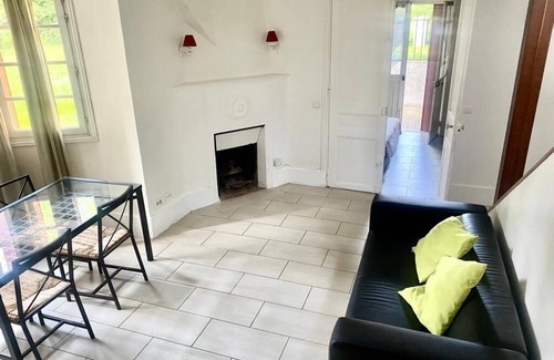 Marly-le-Roi Apartamento | ★Couples Getaway★30 min drive from Paris★ Bright & Cozy Countryside Flat 1BD