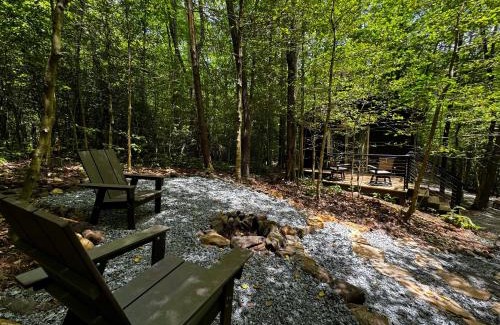Balsam Grove Otro | Couples Glamping Cabin-Bearly Behaving at Valley Bear Farms Resort