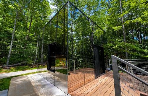 Balsam Grove Casa | Couples Mirror Cabin- Reflections at Valley Bear Farms Resort