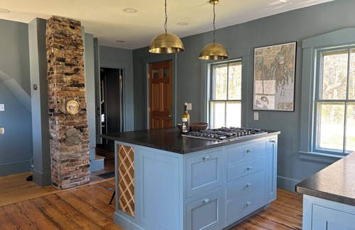 Pemaquid Harbor Casa | Couples' retreat on Pemaquid Harbor, two houses from water & minutes from beach!