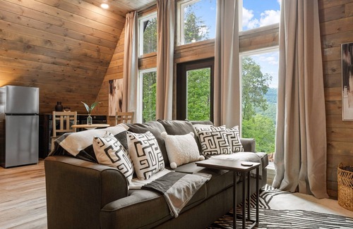 Jasper Cabina | Couples Retreat with Hot Tub & View!