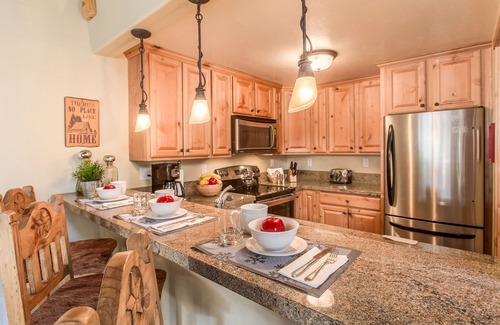 Mammoth Lakes Condominio | Courchevel 14 Remodeled Light and Bright Mountain Cabin, Walk to Canyon Lodge Slopes by RedAwning