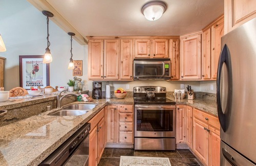 Mammoth Lakes Condominio | Courchevel 14 Remodeled Light and Bright Mountain Cabin, Walk to Canyon Lodge Slopes by RedAwning