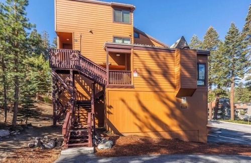 Mammoth Lakes Condominio | Courchevel 14 Remodeled Light and Bright Mountain Cabin, Walk to Canyon Lodge Slopes by RedAwning
