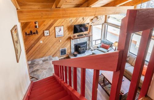 Mammoth Lakes Casa | Courchevel #15 - 2 Bedroom, 2 Bathroom, Sleeps 6! Just steps to Canyon Lodge!