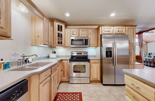 Arkdale Condominio | Course View Condo, with Jetted Tub, Fireplace, Shared Pool & Resort Amenities