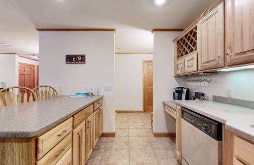 Arkdale Condominio | Course View Condo, with Jetted Tub, Fireplace, Shared Pool & Resort Amenities
