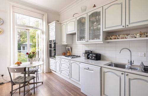 Wimbledon Apartamento | Courtside Charms, by Veeve
