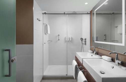 Issy-les-Moulineaux Hotel | Courtyard by Marriott Paris Porte de Versailles