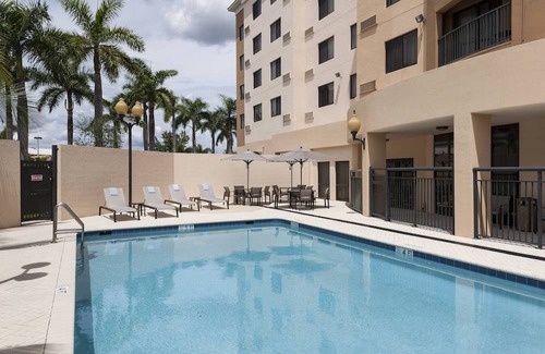 Ludlam Hotel | Courtyard by Marriott Miami at Dolphin Mall