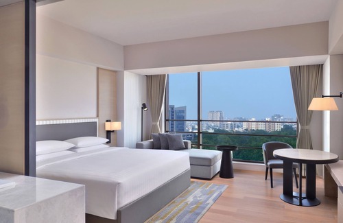 Thaltej Hotel | Courtyard By Marriott Ahmedabad Sindhu Bhavan Road