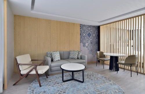 Faridabad Complejo | Courtyard by Marriott Aravali Resort