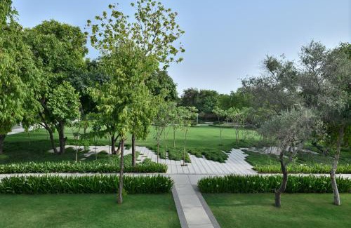 Faridabad Complejo | Courtyard by Marriott Aravali Resort