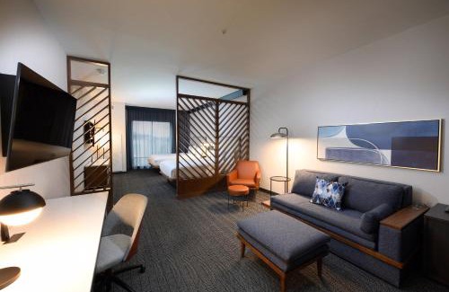 Charlotte Hotel | Courtyard by Marriott Charlotte Waverly