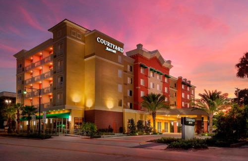 DeLand Hotel | Courtyard by Marriott DeLand Historic Downtown