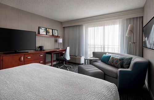 Dupont Hotel | Courtyard by Marriott Denver Airport