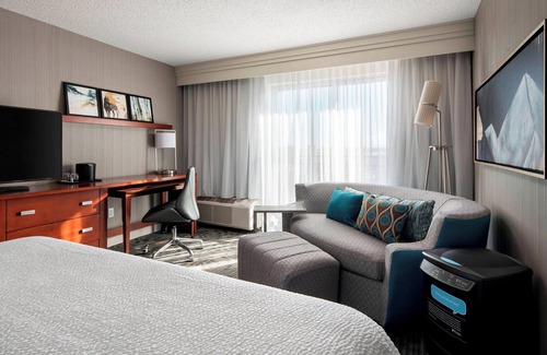 Dupont Hotel | Courtyard by Marriott Denver Airport