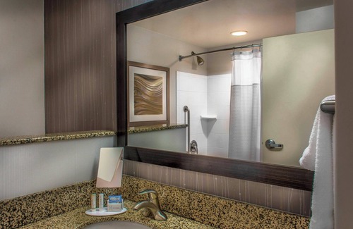 Greensboro Hotel | Courtyard by Marriott Greensboro Airport