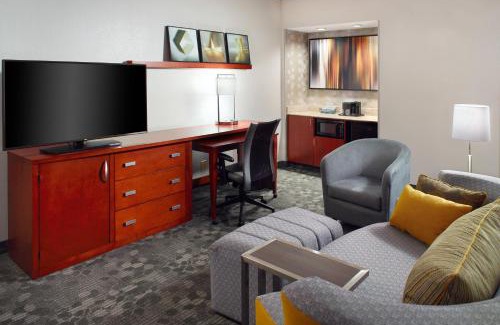 Greensboro Hotel | Courtyard by Marriott Greensboro