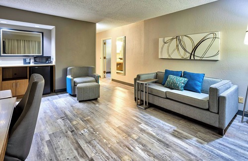 Coliseum Central Hotel | Courtyard by Marriott Hampton