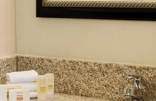 Southeast Houston Hotel | Courtyard by Marriott Houston Hobby Airport