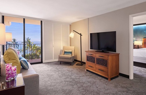Historic Kailua Village Hotel | Courtyard by Marriott King Kamehameha's Kona Beach Hotel