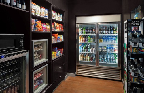 Burbank Hotel | Courtyard by Marriott Los Angeles Burbank Airport