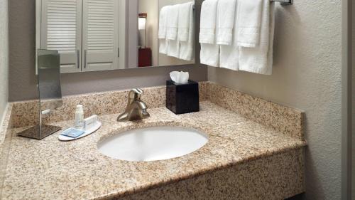 Macon Hotel | Courtyard by Marriott Macon