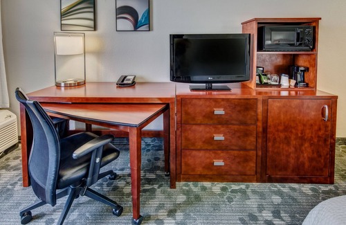 Downtown Hotel | Courtyard by Marriott Norfolk Downtown