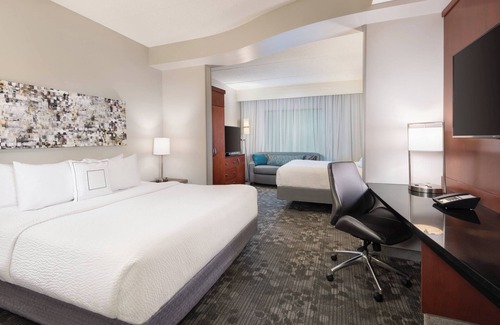 Strabane Hotel | Courtyard by Marriott Pittsburgh Washington/Meadow Lands