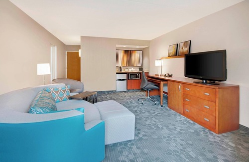 Savannah Hotel | Courtyard by Marriott Savannah Midtown