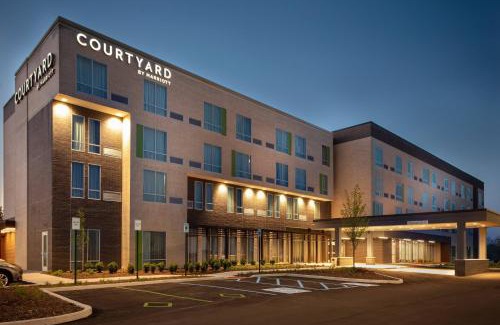Wayne Hotel | Courtyard by Marriott Indianapolis West-Speedway