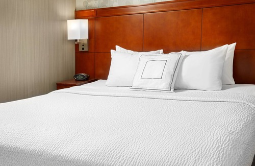 Far North Central Hotel | Courtyard by Marriott San Antonio Six Flags at The Rim