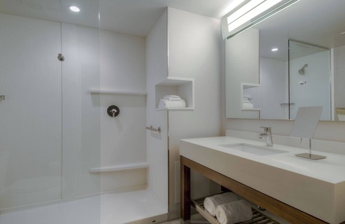 Winnipeg Hotel | Courtyard by Marriott Winnipeg Airport