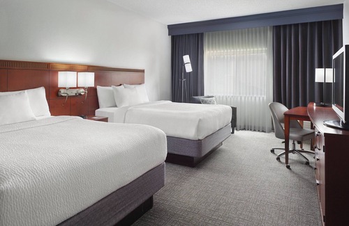 Arrowood Hotel | Courtyard Charlotte Arrowood