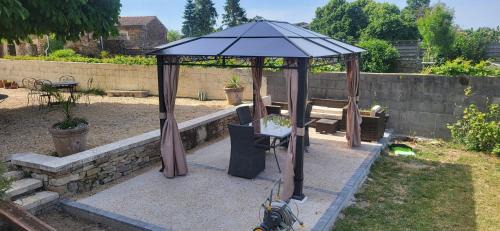 Bazoges-en-Pareds Casa | Courtyard cosy cottage