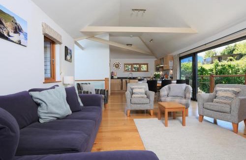 Bugford Casa | Courtyard Cottage