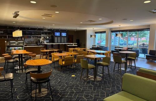 Biggar Hotel | Courtyard Fort Myers at I-75 and Gulf Coast Town Center