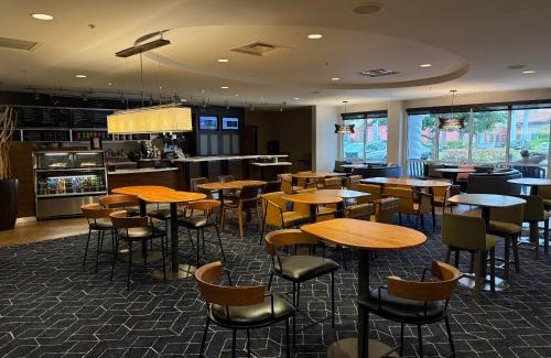 Biggar Hotel | Courtyard Fort Myers at I-75 and Gulf Coast Town Center
