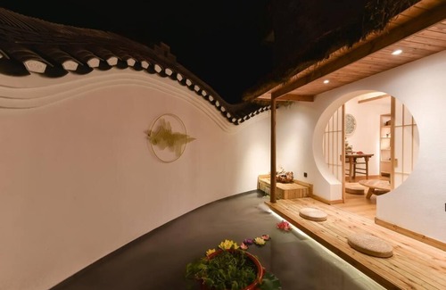 Fort Smith Casa | Casa de familia de lujo Courtyard Light