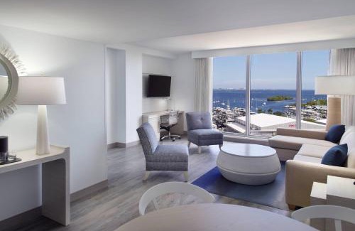 Coconut Grove Hotel | Courtyard Miami Coconut Grove